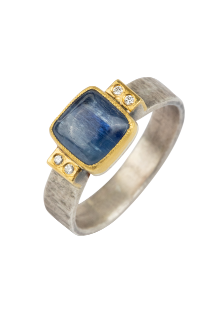 Star Sapphire & Gold Ring